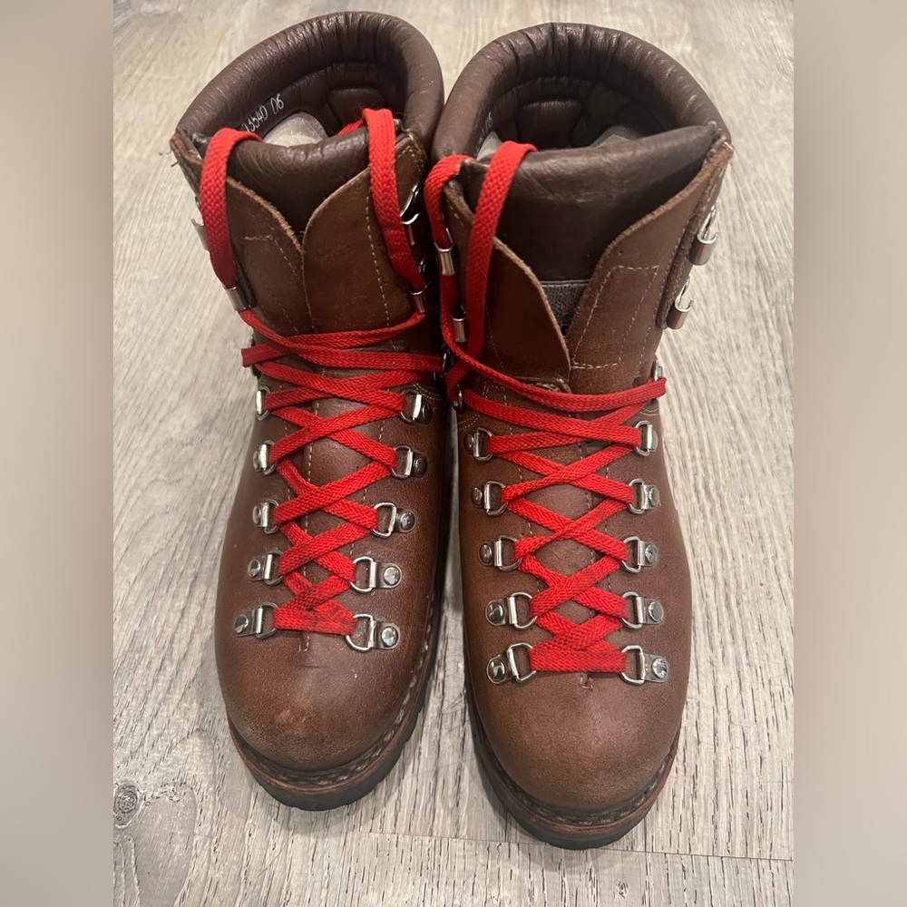 VINTAGE VIBRAM HIKING BOOTS